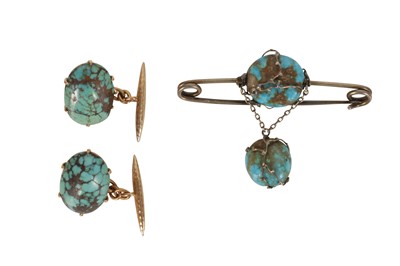 Lot 26 - A PAIR OF TURQUOISE CUFFLINKS TOGETHER WITH A PIN