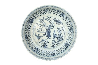 Lot 96 - A CHINESE BLUE AND WHITE YUAN-STYLE DISH.