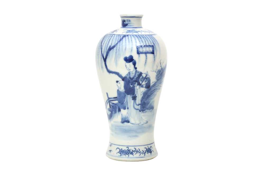 Lot 109 - A CHINESE BLUE AND WHITE 'LADY AND BOY' VASE, MEIPING.