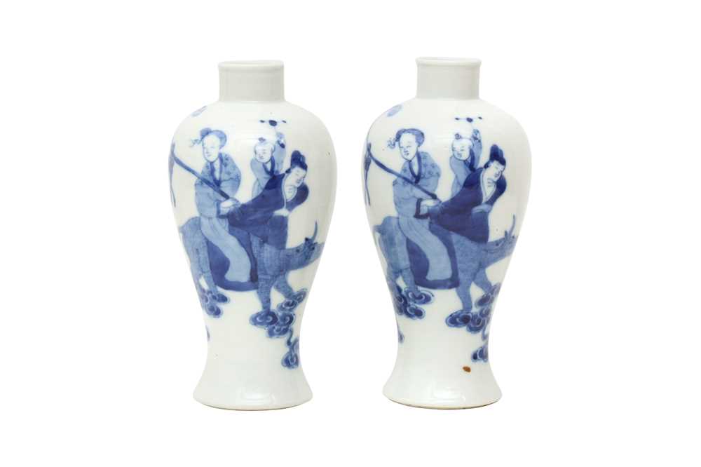 Lot 192 - A PAIR OF CHINESE BLUE AND WHITE 'IMMORTALS' VASES