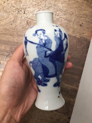 Lot 192 - A PAIR OF CHINESE BLUE AND WHITE 'IMMORTALS' VASES