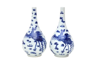 Lot 343 - A PAIR OF CHINESE BLUE AND WHITE 'DRAGON AND PHOENIX' VASES.
