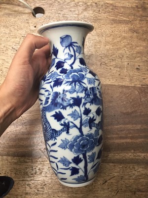 Lot 113 - A CHINESE BLUE AND WHITE 'DRAGON' VASE.