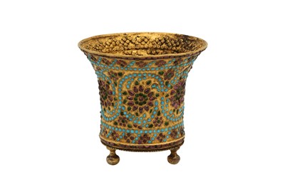 Lot 70 - A QAJAR GOLD QALYAN CUP ENCRUSTED WITH TURQUOISE, SPINELS AND GLASS BEADS