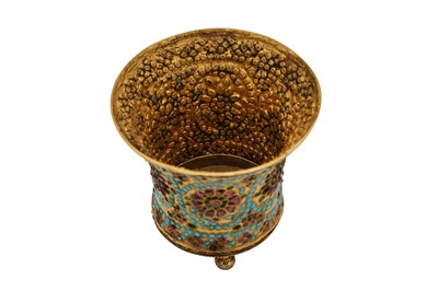 Lot 70 - A QAJAR GOLD QALYAN CUP ENCRUSTED WITH TURQUOISE, SPINELS AND GLASS BEADS
