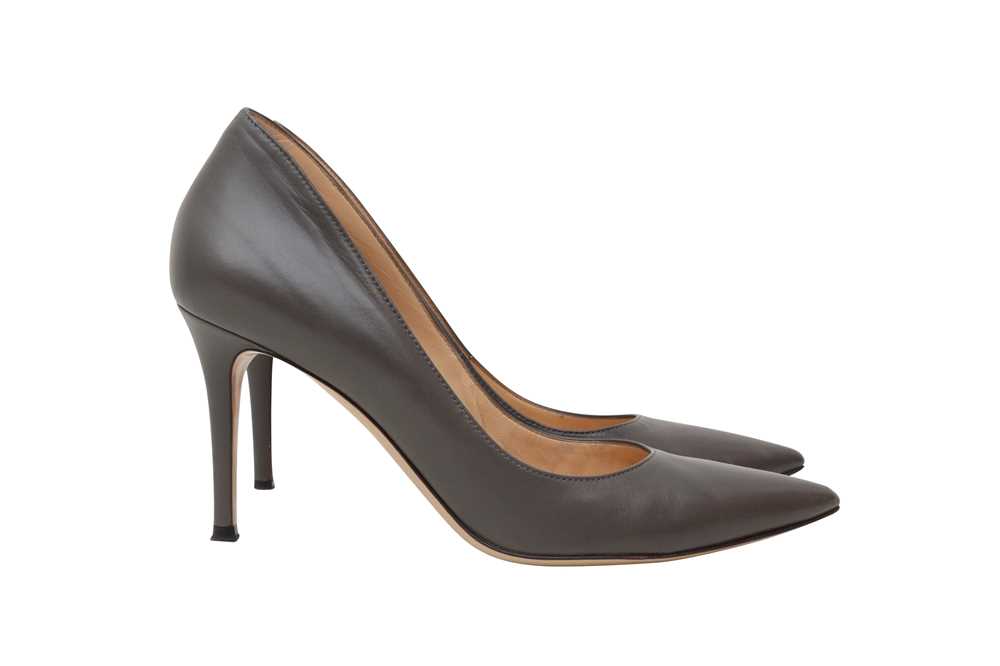 Lot 16 - Gianvitto Rosi Grey Heeled Pump - Size 38.5