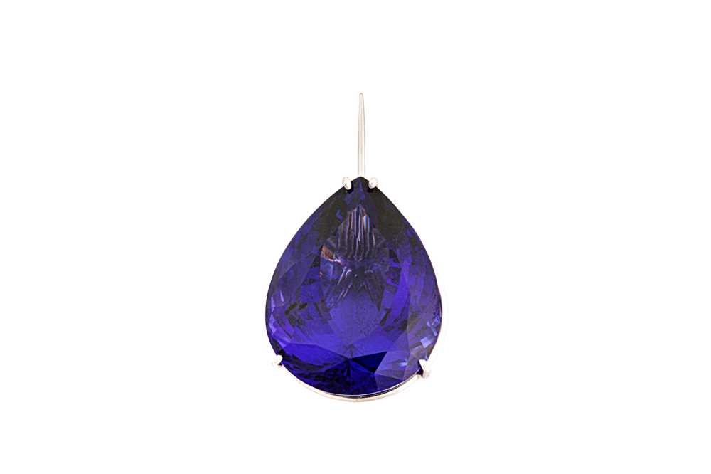 Lot 60 - A tanzanite pendant