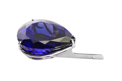 Lot 60 - A tanzanite pendant