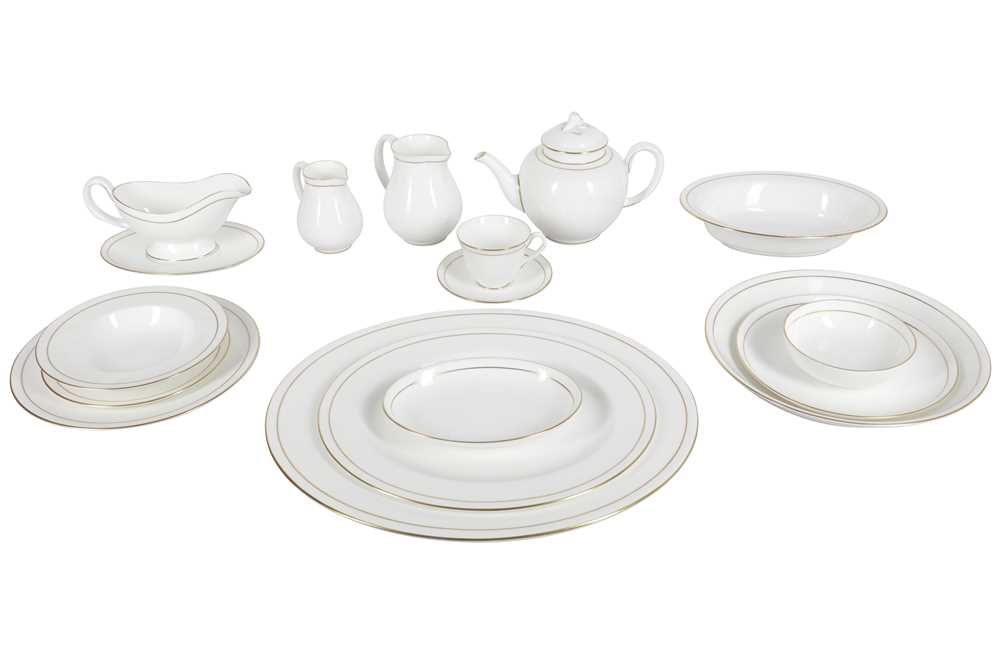 Lot 158 - A ROYAL WORCESTER CONTESSA DINNER SET