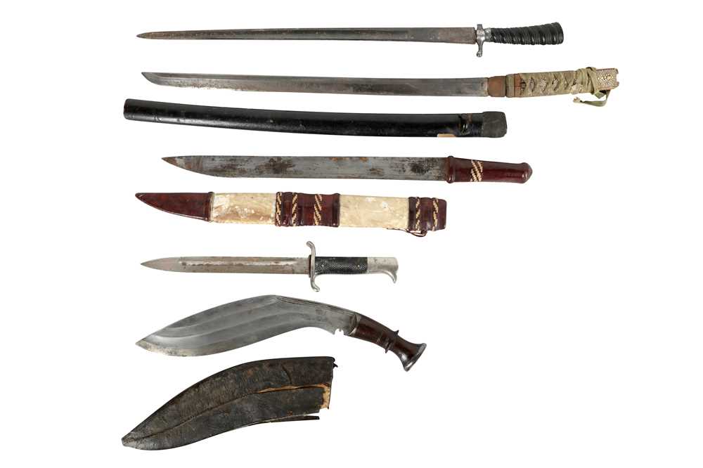 Lot 235 - A COLLECTION OF FIVE BLADED WEAPONS