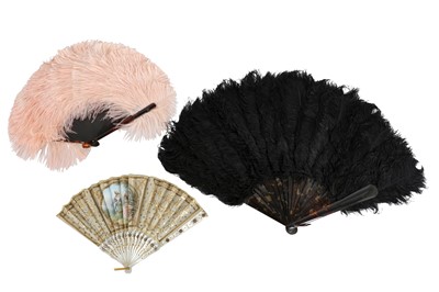 Lot 256 - A COLLECTION OF EARLY TWENTIETH CENTURY FOLDING HAND FANS