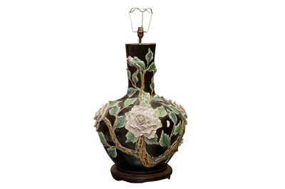 Lot 366 - A LARGE TWENTIETH CENTURY CHINESE TABLE LAMP