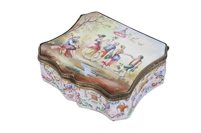 Lot 133 - A 19TH CENTURY EUROPEAN ENAMEL SNUFF BOX