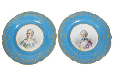 Lot 143 - A PAIR OF  NINETEENTH CENTURY SEVRES PORCELAIN INSPIRED CABINET PLATES