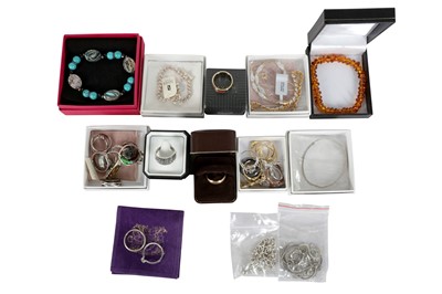 Lot 107 - A GROUP OF JEWELLERY