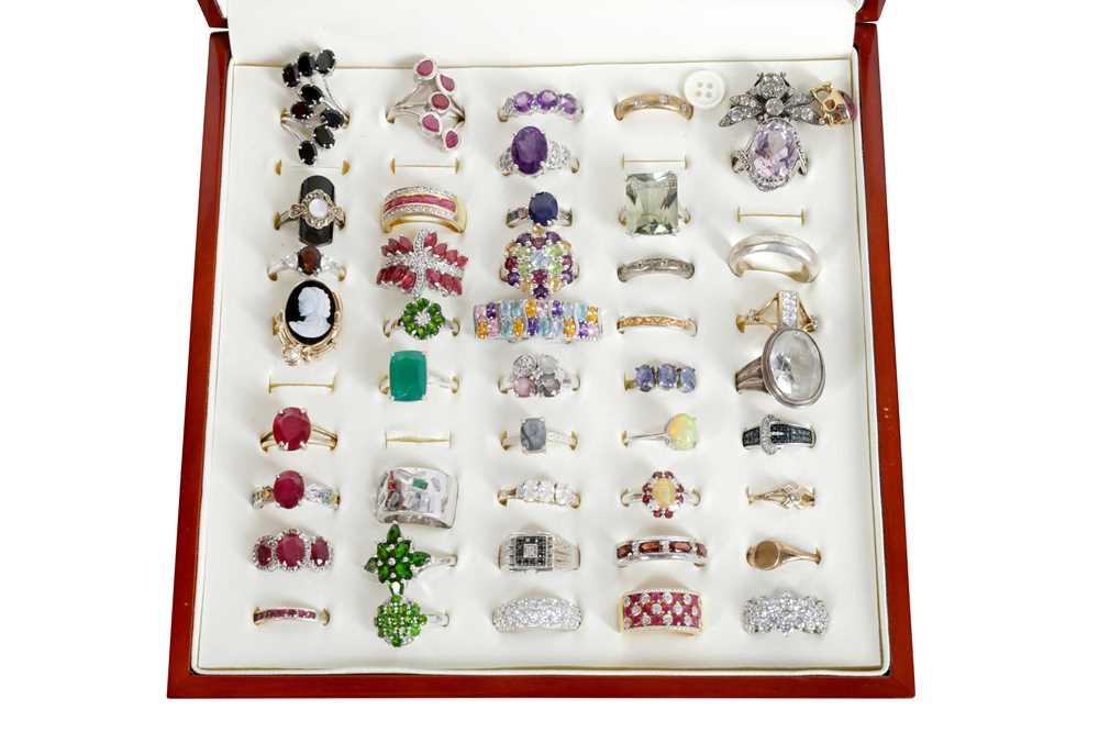 Lot 88 - STONE SET RINGS