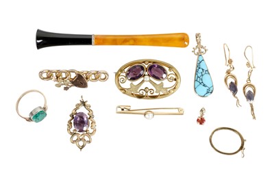 Lot 109 - A SMALL GROUP OF JEWELLERY