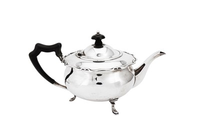 Lot 573 - A George V sterling silver teapot, Sheffield 1925 by Henry Atkin