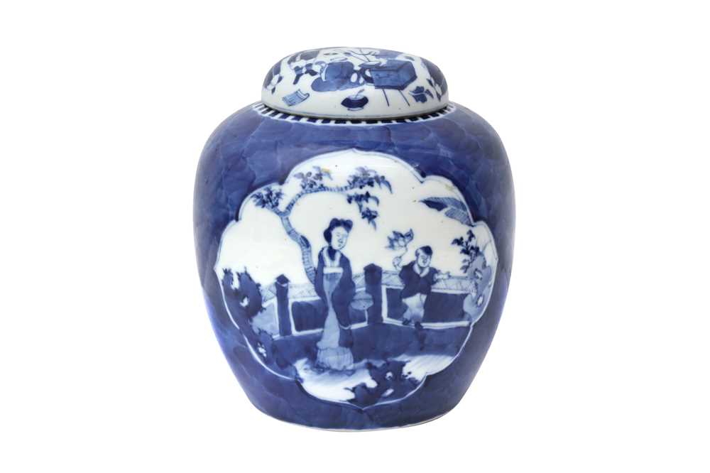 Lot 959 A CHINESE BLUE AND WHITE JAR AND COVER