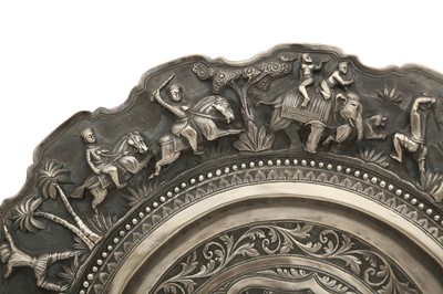 Lot 313 - AN INDIAN SILVER REPOUSSÉ PLATE WITH A HUNTING SCENE