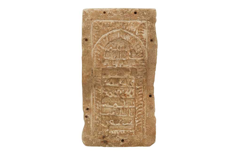 Lot 543 - A MARBLE SLAB WITH A MIHRAB NICHE