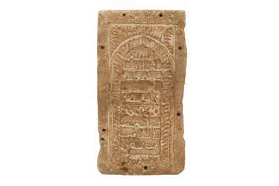 Lot 543 - A MARBLE SLAB WITH A MIHRAB NICHE