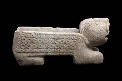 Lot 515 - A CARVED WHITE MARBLE SPOUT IN THE SHAPE OF A LION