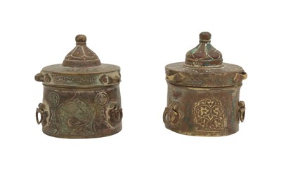 Lot 537 - A NEAR PAIR OF ENGRAVED BRONZE MINIATURE INKWELLS