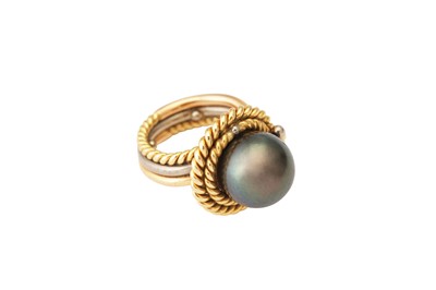 Lot 92 - A cultured pearl ring