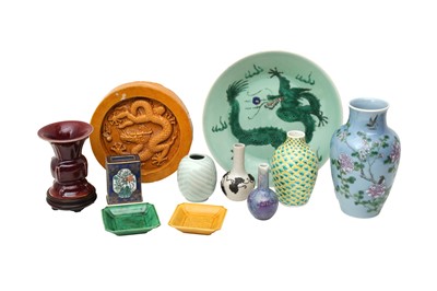 Lot 512 - A COLLECTION OF CHINESE PORCELAIN AND POTTERY