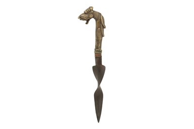 Lot 363 - A BRASS MAKARA-HILTED DAGGER WITH A TWISTED STEEL BLADE