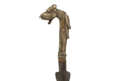 Lot 363 - A BRASS MAKARA-HILTED DAGGER WITH A TWISTED STEEL BLADE