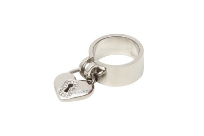 Lot 579 - Dolce & Gabbana Heart Lock Ring