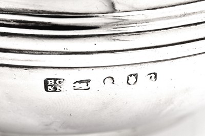 Lot 613 - A George IV provincial sterling silver milk jug, York 1824 by Barber, Cattle and North