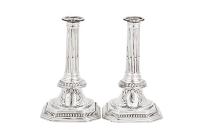 Lot 716 - A pair of Queen Anne Britannia standard silver candlesticks, London 1702 by Richard Syng (free. 23rd Nov 1687)