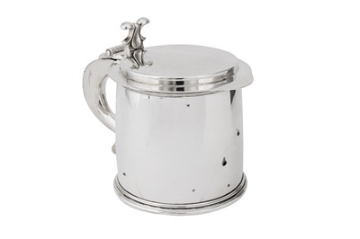 Lot 237 - A George V sterling silver tankard, London 1915 by Carrington and Co