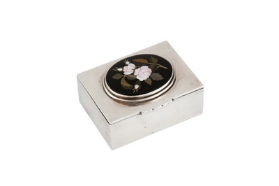 Lot 310 - A Victorian sterling silver pietra dura set triple stamp box, Birmingham 1895 by Deakin and Francis