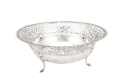 Lot 250 - An Edwardian sterling silver fruit bowl, Sheffield 1909 by James Dixon and Sons