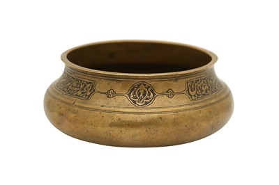 Lot 528 - A SMALL ENGRAVED BRASS BOWL