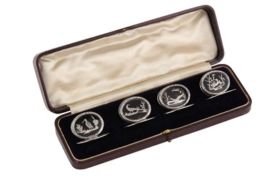 Lot 11 - A cased set of four George V sterling silver and tortoiseshell menu holders, Birmingham 1913 by William Comyns