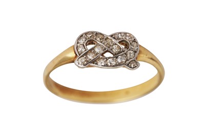 Lot 14 - A diamond dress ring