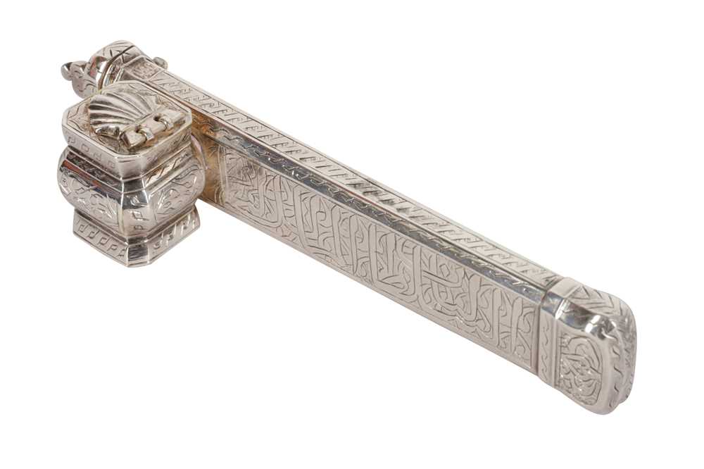 Lot 190 - A SILVER DIVIT (PEN CASE) WITH INKWELL