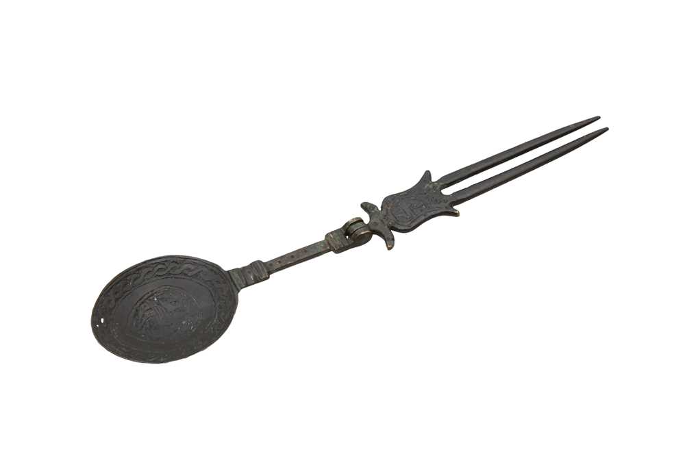 Lot 535 - AN ENGRAVED BRONZE FOLDING SUCKET FORK (OR COMBINED SPOON AND FORK)