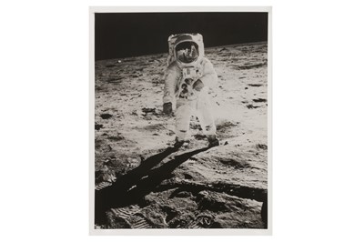 Lot 122 - Apollo 11: EVA