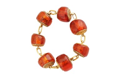 Lot 26 - An amber bracelet