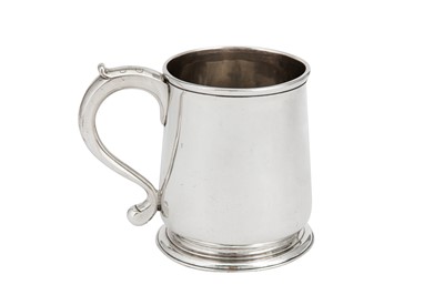 Lot 699 - An early George II sterling silver mug, London 1728 by Robert Lucas (reg. 13th March 1727)