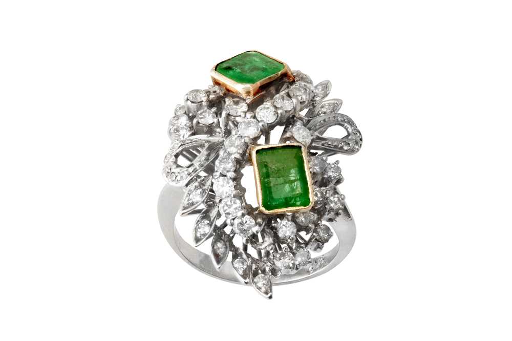 Lot 53 - An emerald and diamond dress ring