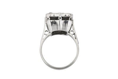 Lot 42 - A diamond ring