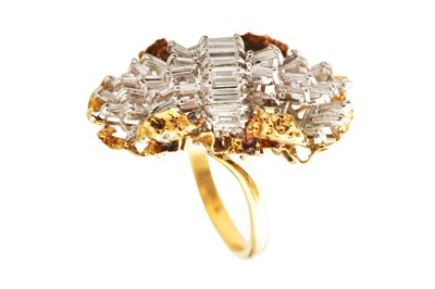 Lot 94 - A diamond dress ring
