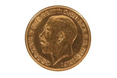 Lot 62 - A GEORGE V 1914 GOLD HALF SOVEREIGN COIN